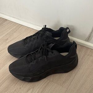 Black Men's Athletic Nike Shoes - Size 10